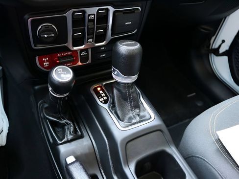 Used 2024 Jeep Gladiator Sport AWD/4WD image 26