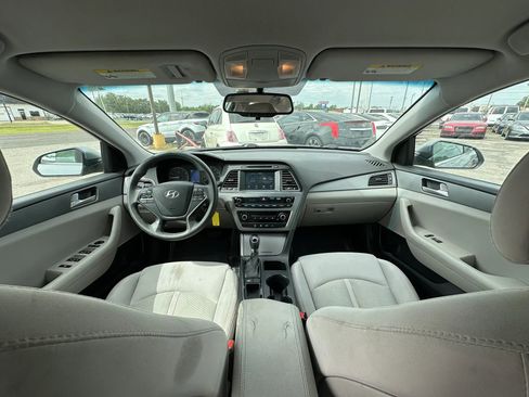 Used 2016 Hyundai Sonata SE FWD image 2