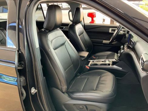 Used 2021 Ford Explorer Limited w/ Equipment Group 301A image 8