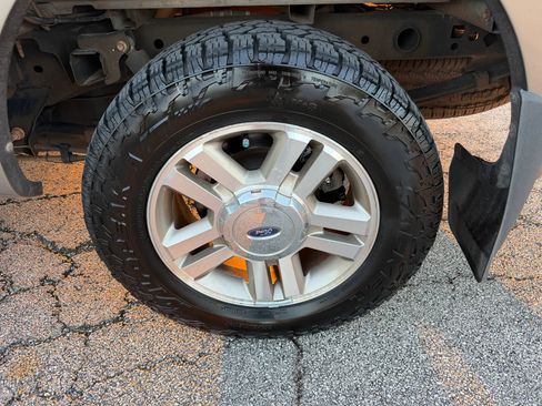 Used 2006 Ford F150 Lariat RWD image 24