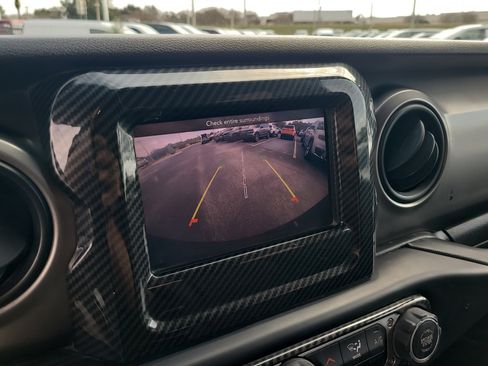 Used 2020 Jeep Wrangler Sport image 18