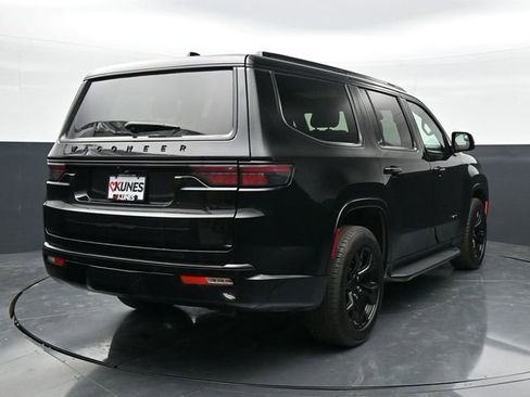Used 2024 Jeep Wagoneer Series II AWD/4WD image 7