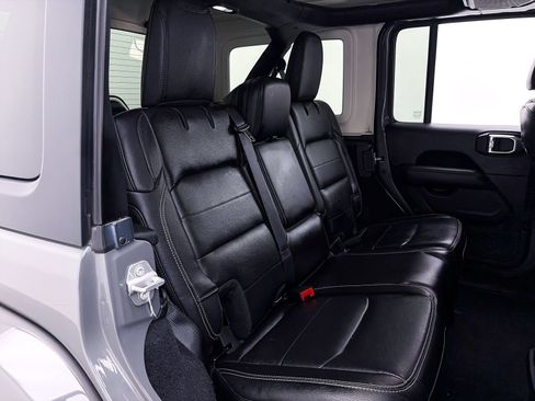 Used 2019 Jeep Wrangler Unlimited Sahara AWD/4WD image 35