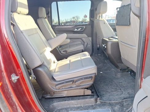 Used 2022 GMC Yukon XL SLT w/ SLT Premium Package image 12