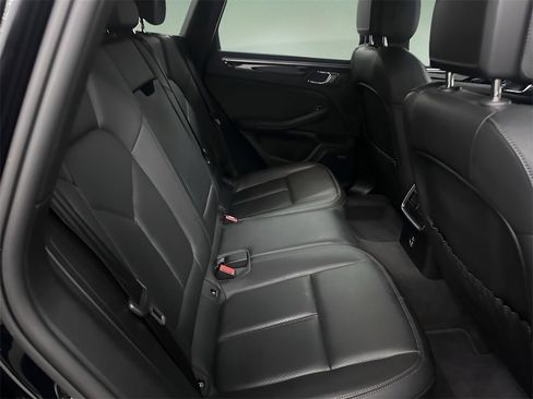 Used 2021 Porsche Macan S image 6