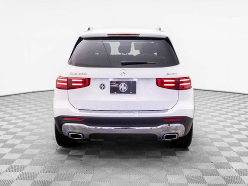 New 2025 Mercedes-Benz GLB 250 4MATIC image 4