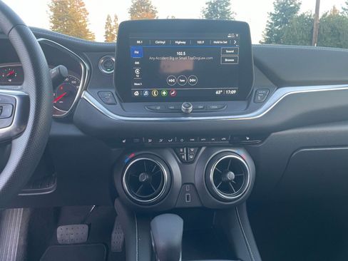 Used 2025 Chevrolet Blazer LT image 17