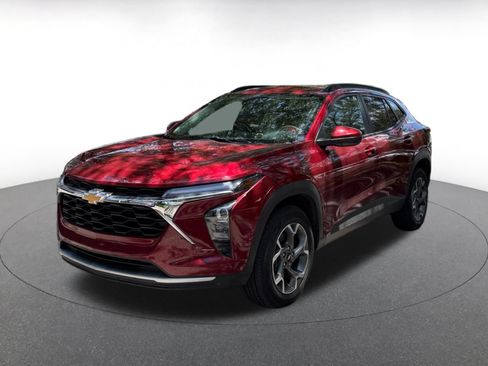 Used 2025 Chevrolet Trax LT FWD image 4