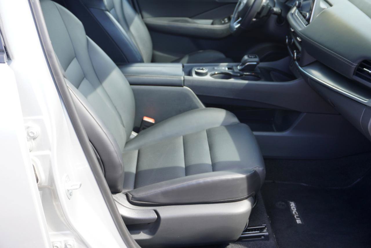 Used 2024 Nissan Rogue SV w/ SV Premium Package AWD/4WD image 19