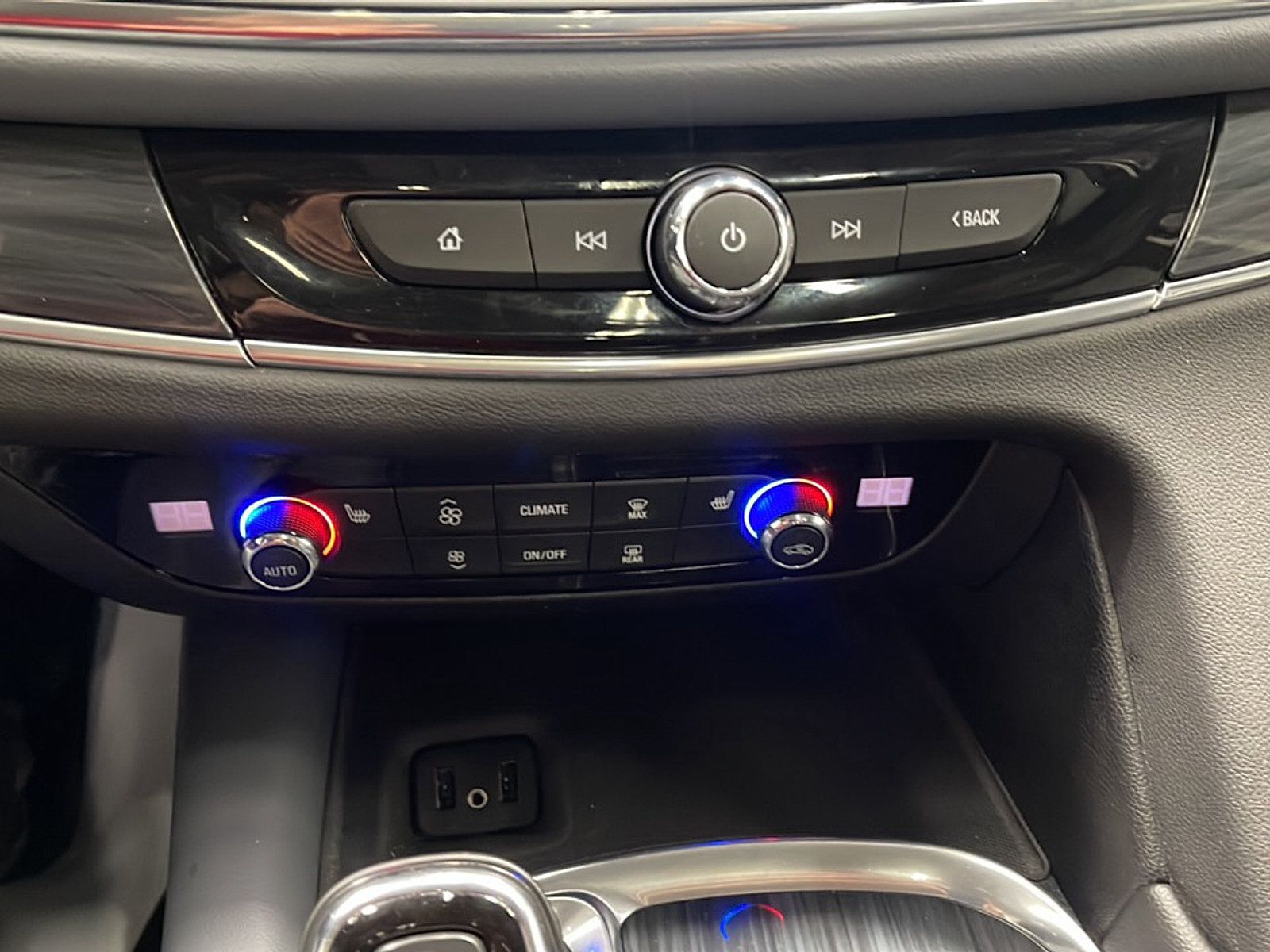 Used 2018 Buick Enclave Essence FWD image 11