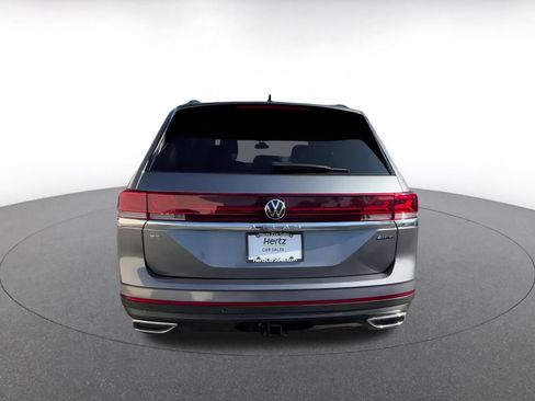 Used 2025 Volkswagen Atlas SE image 12