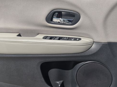 Used 2016 Honda HR-V LX image 22