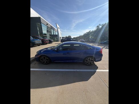 Used 2019 Honda Civic Sport image 2