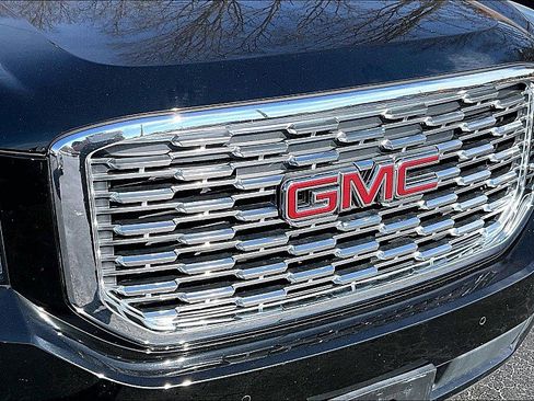 Used 2019 GMC Yukon XL Denali w/ Open Road Package image 28