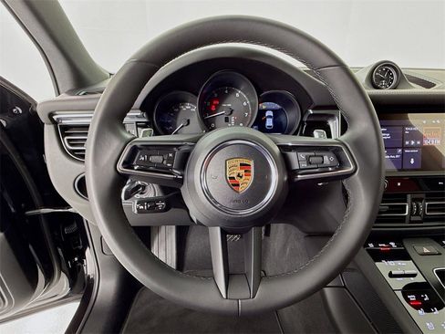 Used 2025 Porsche Macan image 16