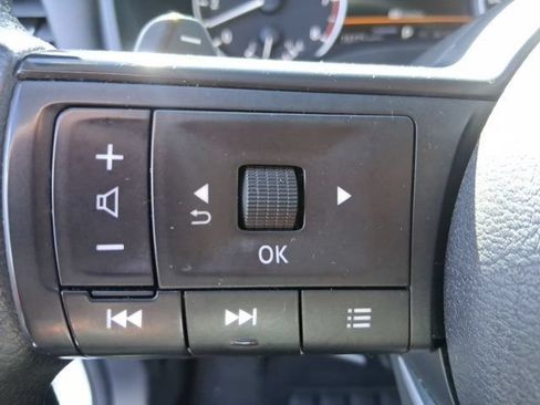 Used 2024 Nissan Rogue SV FWD image 20