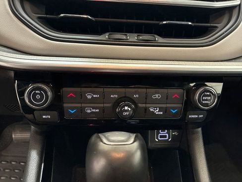 Used 2025 Jeep Compass Limited AWD/4WD image 19