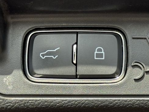 Used 2024 Ford Explorer Limited image 11