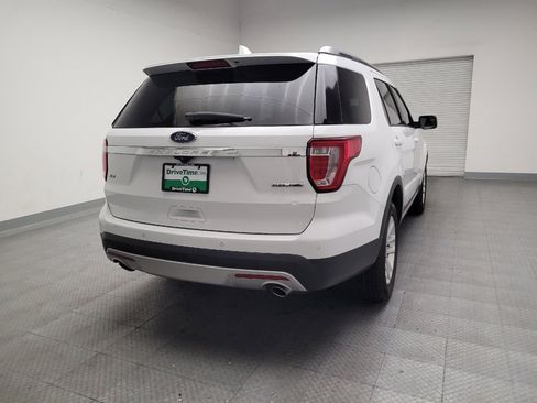 Used 2016 Ford Explorer XLT image 7