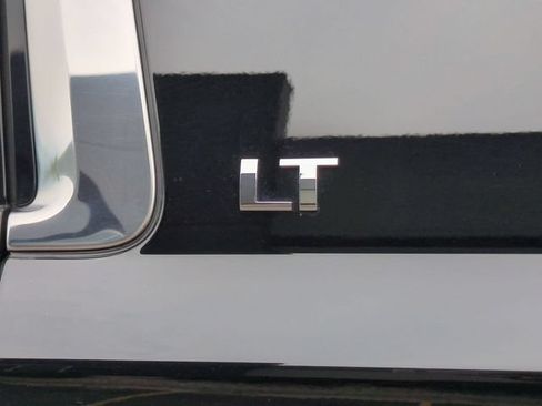 Used 2019 Chevrolet Suburban LT AWD/4WD image 9