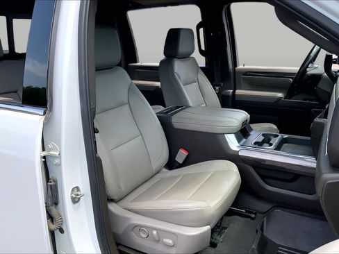Used 2024 Chevrolet Silverado 2500 LTZ w/ LTZ Plus Package AWD/4WD image 8
