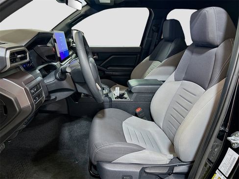 Used 2025 Toyota Tacoma TRD Off-Road image 17