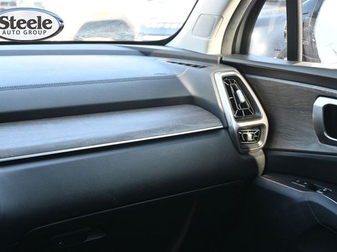 Used 2023 Kia Sorento EX w/ Panoramic Sunroof Package FWD image 8