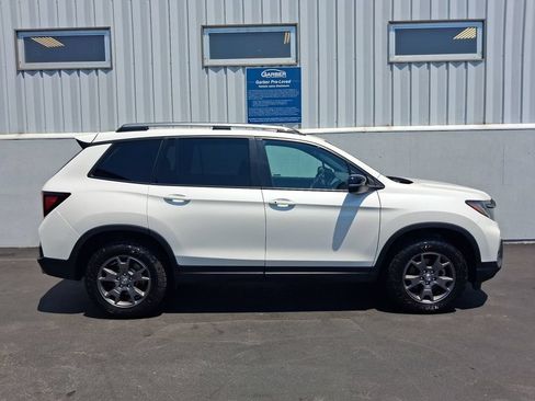 Used 2024 Honda Passport TrailSport image 9
