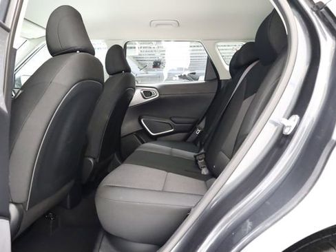Used 2025 Kia Soul LX w/ LX Technology Package FWD image 27