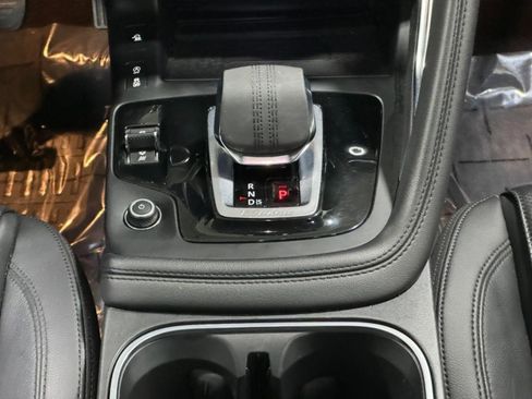 Used 2021 Jaguar E-PACE SE image 17