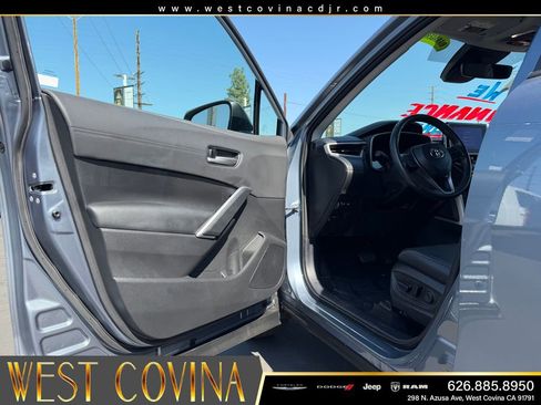 Used 2023 Toyota Corolla Cross XLE w/ Convenience Package FWD image 12