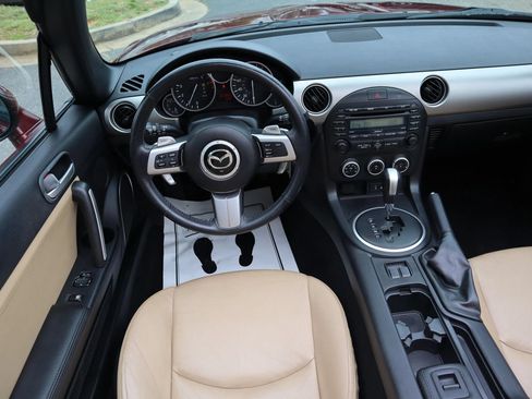 Used 2009 MAZDA MX-5 Miata Grand Touring RWD image 16
