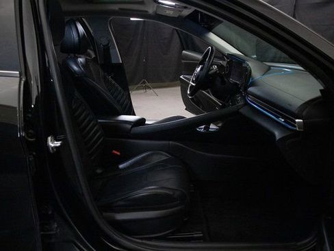 Used 2023 Hyundai Elantra Limited image 16