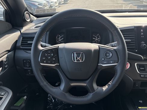 Used 2025 Honda Passport TrailSport image 7