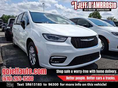 New 2025 Chrysler Pacifica Select