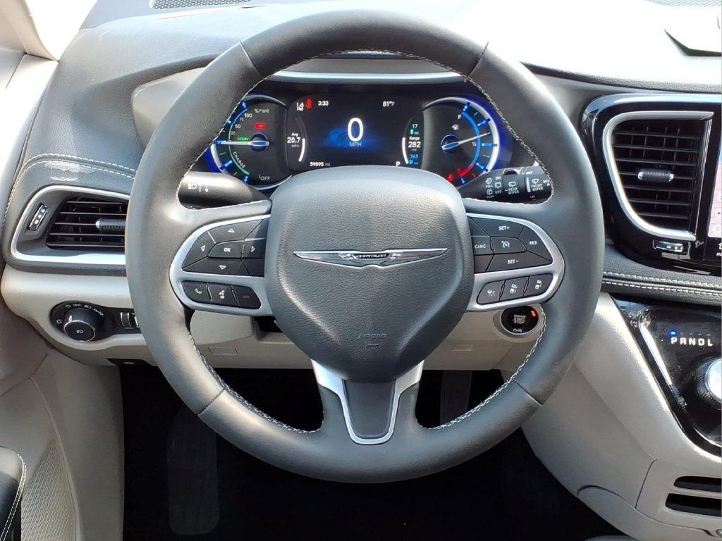 Used 2024 Chrysler Pacifica Limited FWD image 20