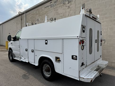 Used 2009 Ford E-350 and Econoline 350 Super Duty image 3