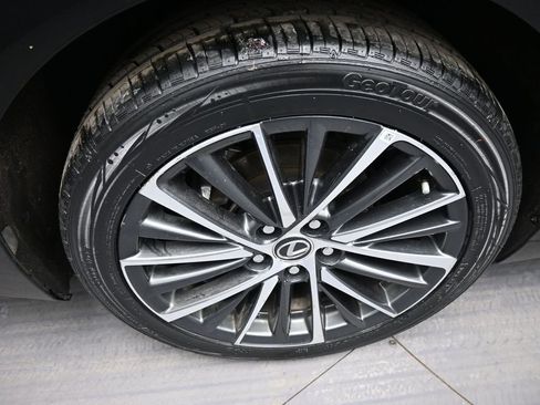 Used 2024 Lexus ES 300h w/ Premium Package image 12