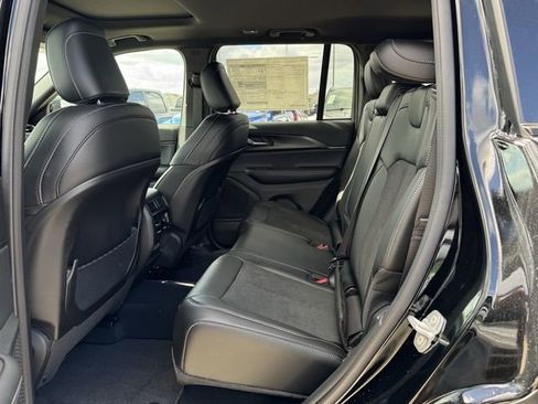 New 2025 Jeep Grand Cherokee Altitude w/ MOPAR Finishing Package image 21