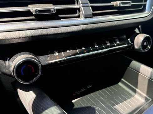 Used 2025 Chevrolet Equinox EV LT image 11