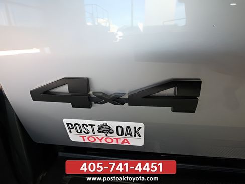 Used 2024 Toyota Tacoma TRD Off-Road AWD/4WD image 32