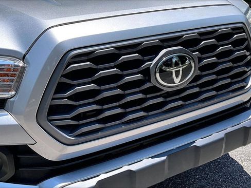 Used 2021 Toyota Tacoma TRD Off-Road AWD/4WD image 30