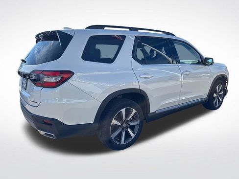 Used 2023 Honda Pilot Touring image 5