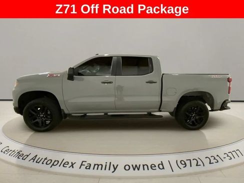 Used 2025 Chevrolet Silverado 1500 Custom Trail Boss w/ LPO, Dark Essentials Package AWD/4WD image 2