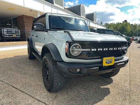 Used 2022 Ford Bronco Wildtrak image 2