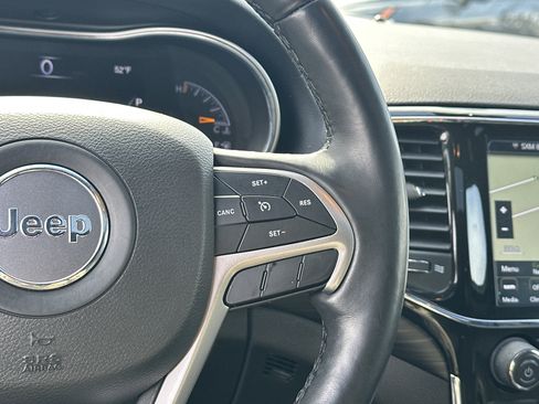 Used 2022 Jeep Grand Cherokee Laredo X image 27