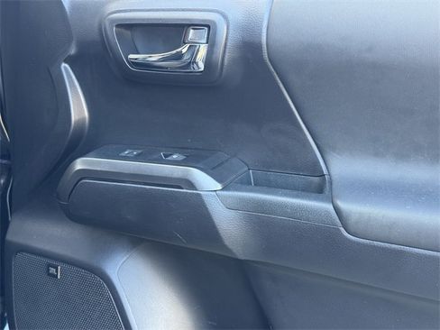 Used 2022 Toyota Tacoma TRD Off-Road w/ Technology Package image 30