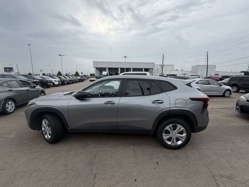 Used 2025 Chevrolet Trax LS FWD image 8