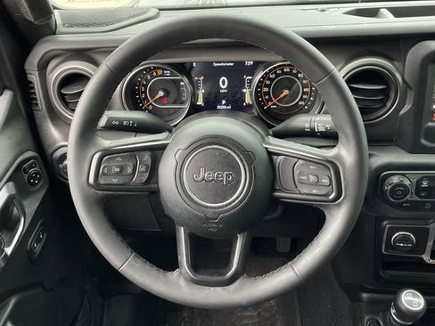 Used 2023 Jeep Gladiator Sport image 12