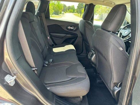 Used 2015 Jeep Cherokee Latitude w/ Cold Weather Group AWD/4WD image 14